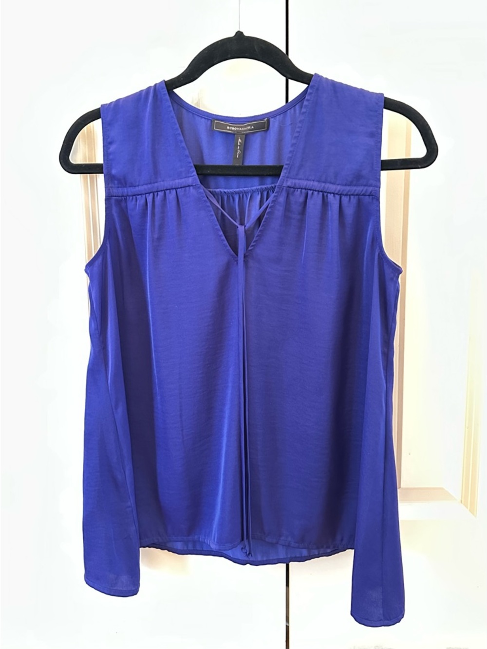 BCBGMAXAZRIA Women's Sleeveless V-Neck Indigo Blue Blouse Top Size XS